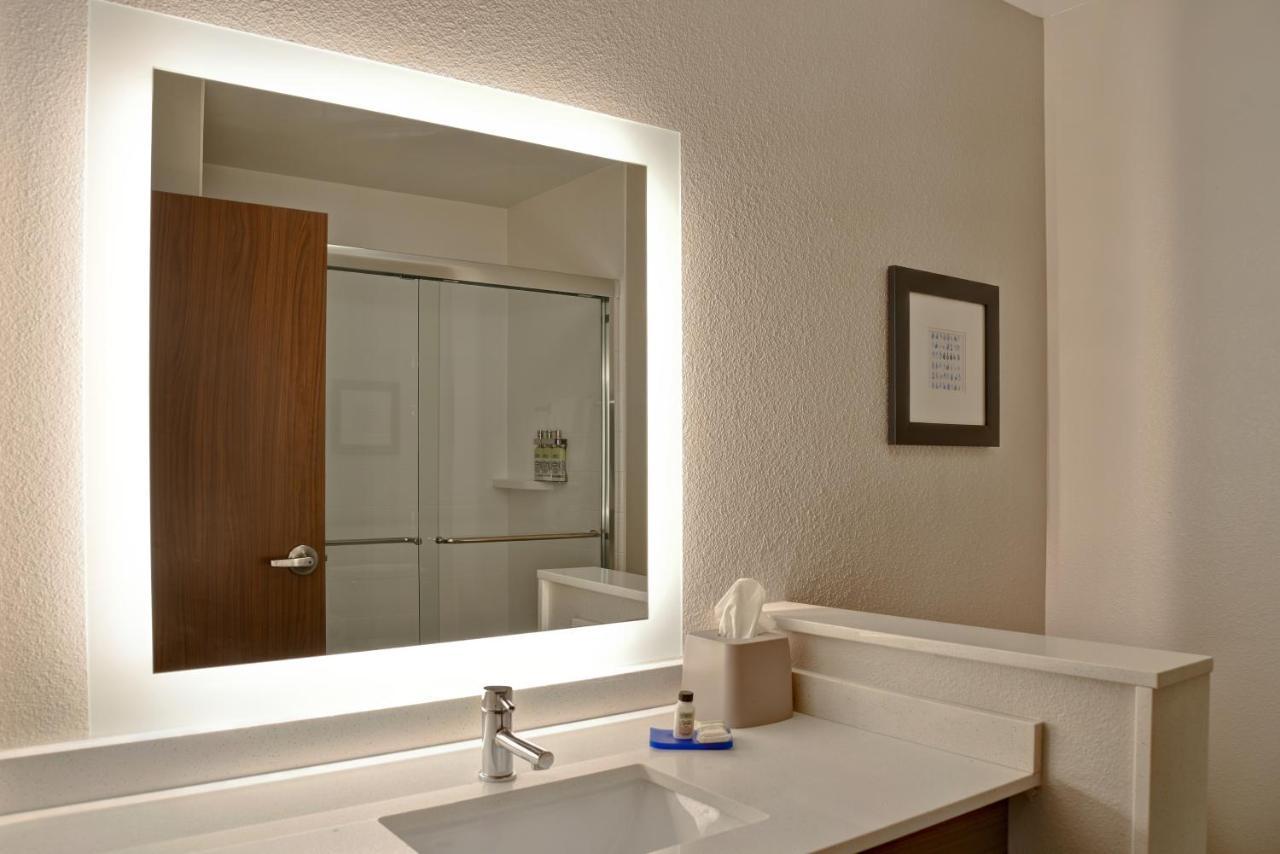 Holiday Inn Express & Suites - Ottawa By Ihg Exterior photo